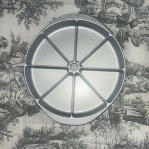 Nordic Ware Silver 8-Slice Cake Divider Pan